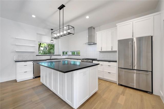 2004 Winsted LN B, Austin, TX 78703