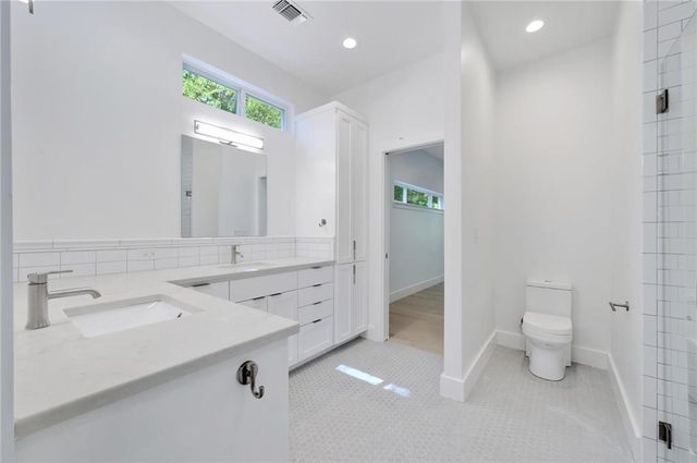 2004 Winsted LN B, Austin, TX 78703