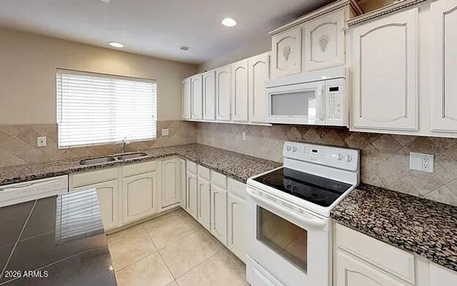 823 W IRIS Drive, Gilbert, AZ 85233