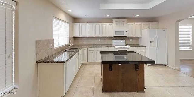 823 W IRIS Drive, Gilbert, AZ 85233