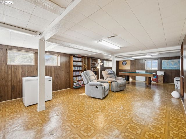 555 Se CEDAR St, Hillsboro, OR 97123