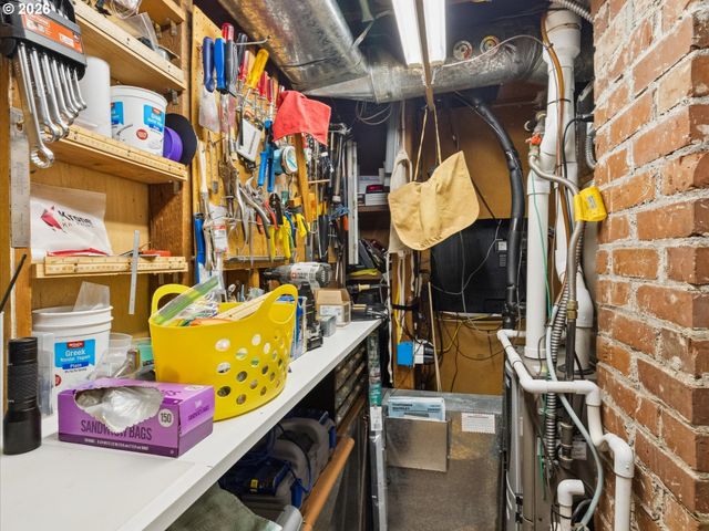 555 Se CEDAR St, Hillsboro, OR 97123