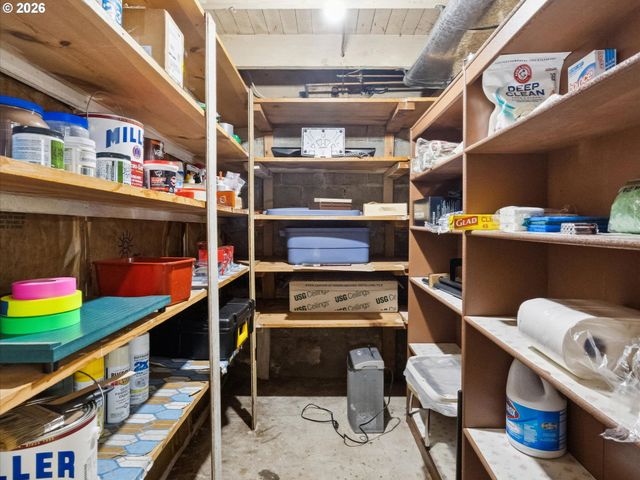 555 Se CEDAR St, Hillsboro, OR 97123