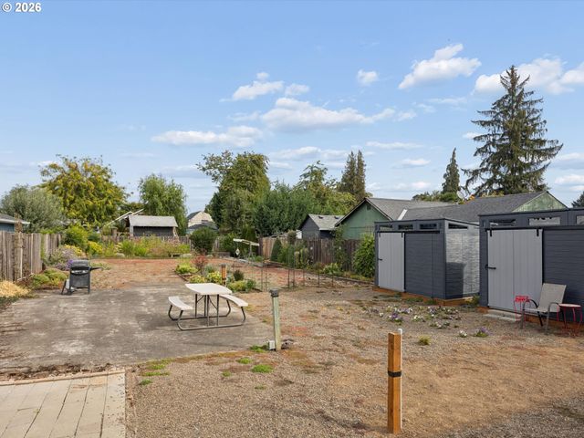 555 Se CEDAR St, Hillsboro, OR 97123