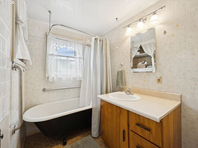 555 Se CEDAR St, Hillsboro, OR 97123