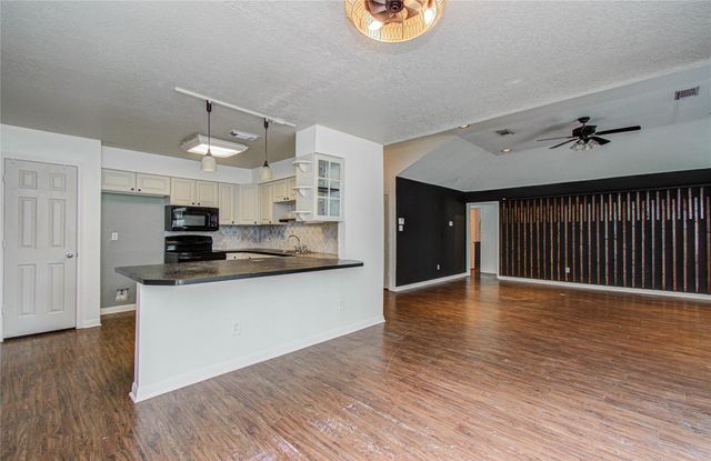 231 Cool Cove, Montgomery, TX 77356