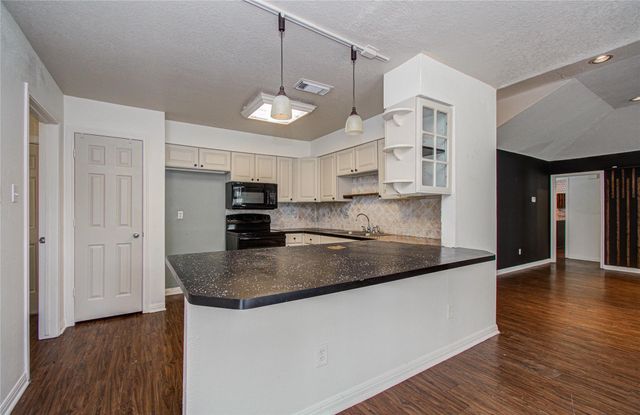 231 Cool Cove, Montgomery, TX 77356