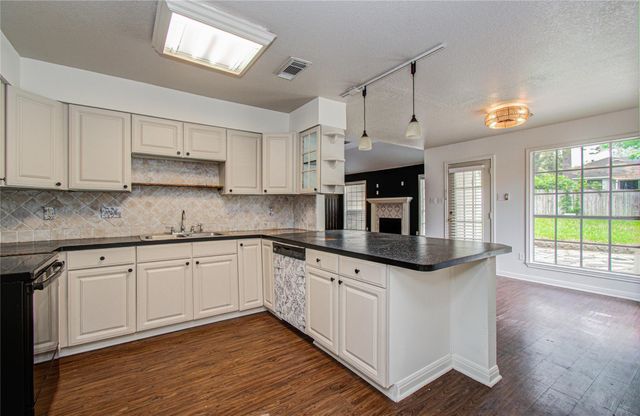 231 Cool Cove, Montgomery, TX 77356