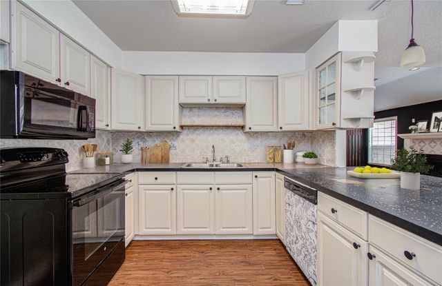 231 Cool Cove, Montgomery, TX 77356