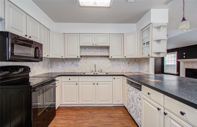 231 Cool Cove, Montgomery, TX 77356