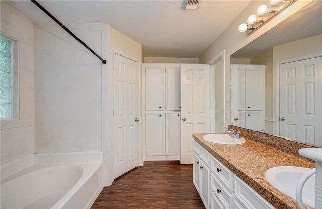 231 Cool Cove, Montgomery, TX 77356