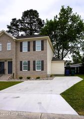 1517 Pine Brook Court B, Greenville, NC 27858
