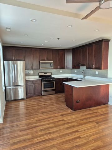 625 Deerfield Road 419, Deerfield, IL 60015