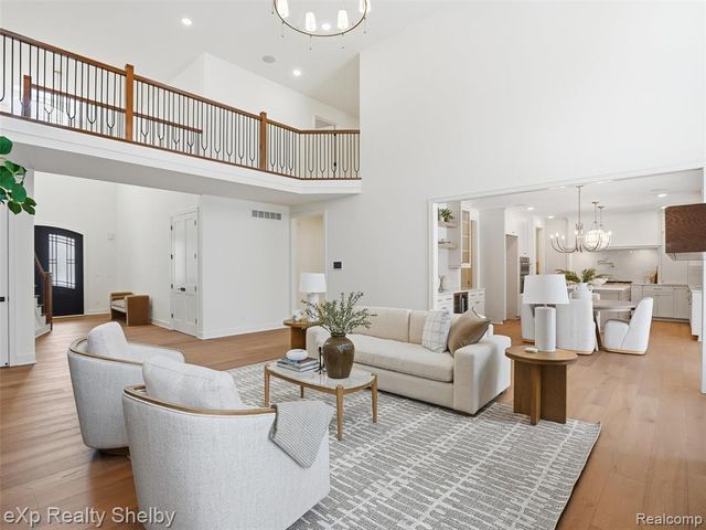 1055 E Avon Road, Rochester Hills, MI 48307