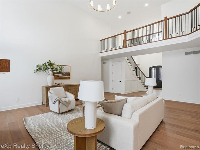 1055 E Avon Road, Rochester Hills, MI 48307