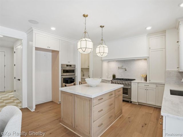 1055 E Avon Road, Rochester Hills, MI 48307