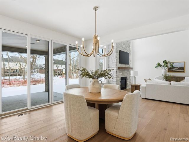 1055 E Avon Road, Rochester Hills, MI 48307