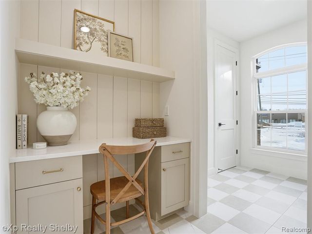 1055 E Avon Road, Rochester Hills, MI 48307