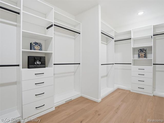 1055 E Avon Road, Rochester Hills, MI 48307