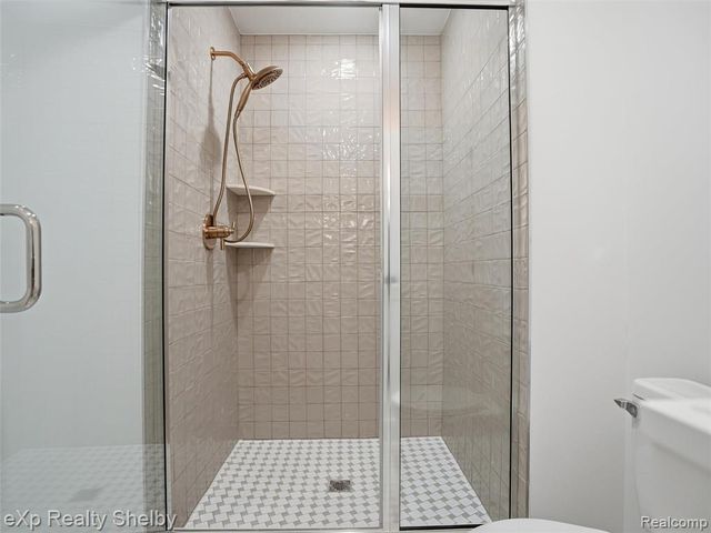 1055 E Avon Road, Rochester Hills, MI 48307