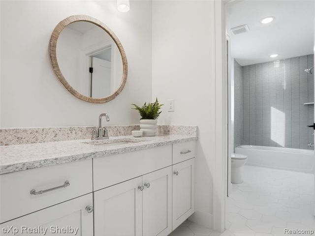 1055 E Avon Road, Rochester Hills, MI 48307