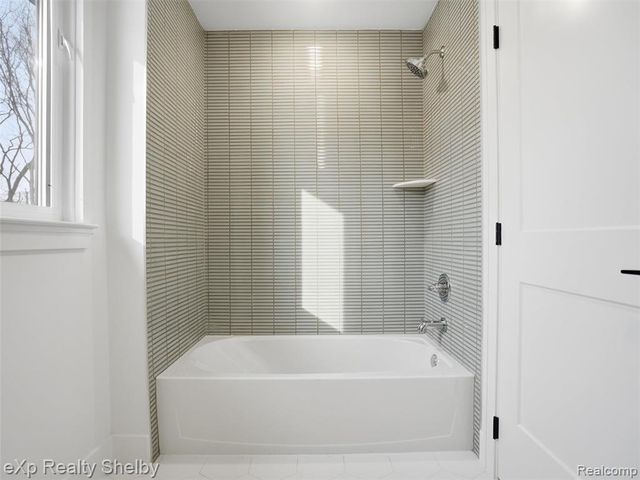 1055 E Avon Road, Rochester Hills, MI 48307