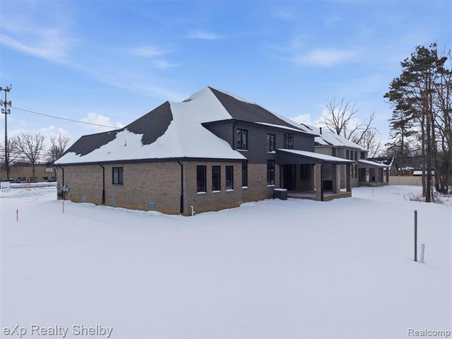 1055 E Avon Road, Rochester Hills, MI 48307