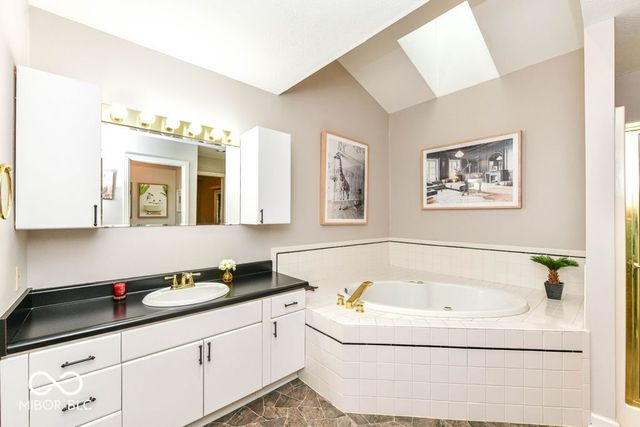 636 Hamlet Drive, Avon, IN 46123