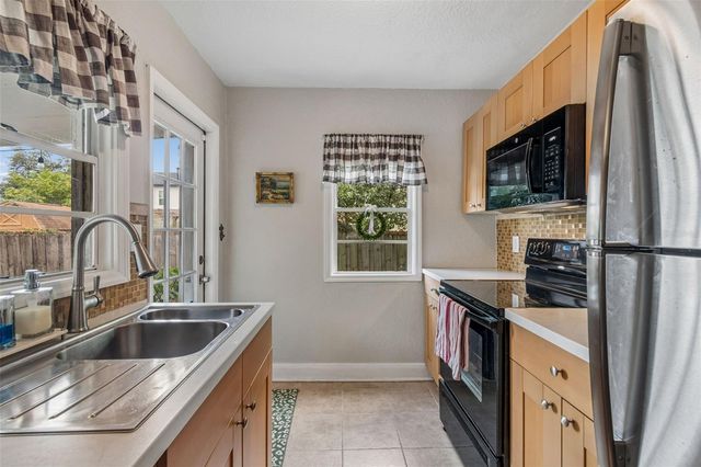 2914 N WOODROW AVENUE, Tampa, FL 33602