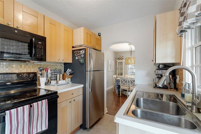 2914 N WOODROW AVENUE, Tampa, FL 33602
