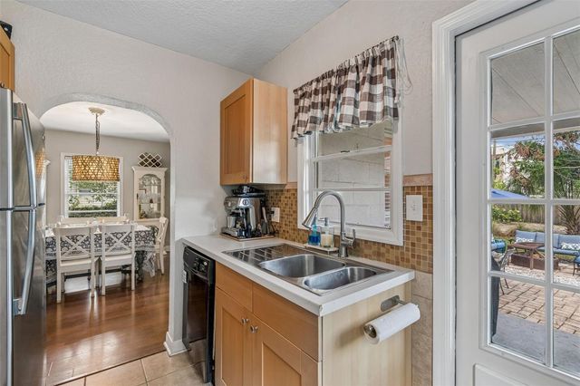 2914 N WOODROW AVENUE, Tampa, FL 33602
