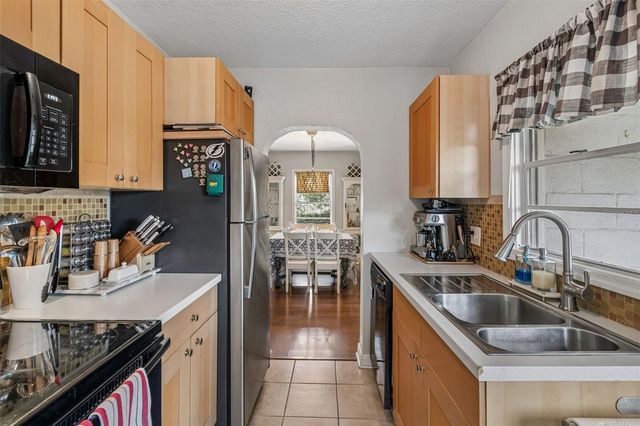 2914 N WOODROW AVENUE, Tampa, FL 33602