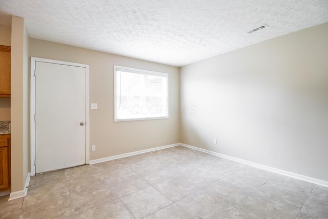 2495 Willow View Court, Grove City, OH 43123