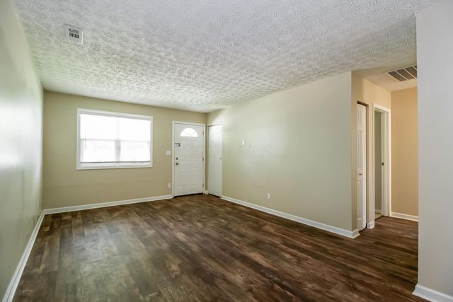 2495 Willow View Court, Grove City, OH 43123