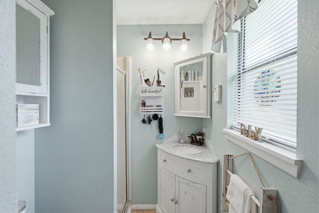 5328 S Oak Ave, Wichita, KS 67217