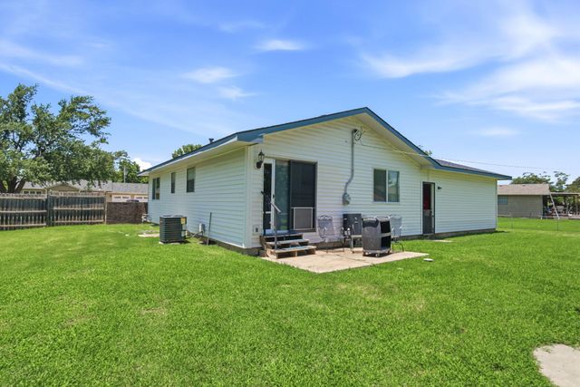 5328 S Oak Ave, Wichita, KS 67217