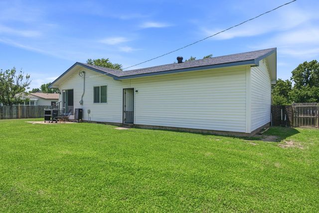 5328 S Oak Ave, Wichita, KS 67217