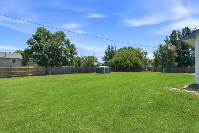 5328 S Oak Ave, Wichita, KS 67217