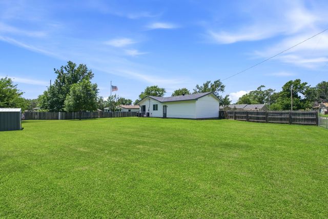 5328 S Oak Ave, Wichita, KS 67217
