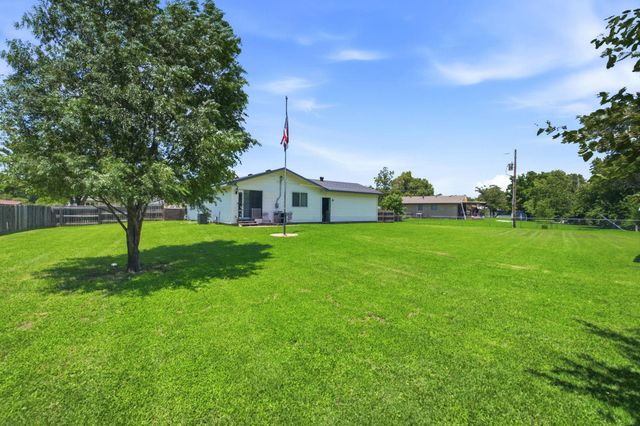 5328 S Oak Ave, Wichita, KS 67217