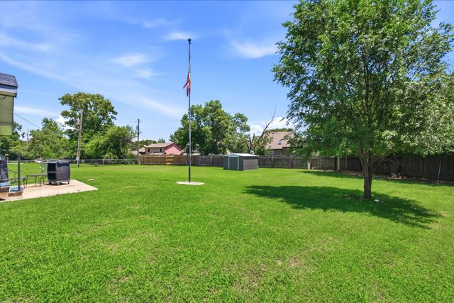 5328 S Oak Ave, Wichita, KS 67217