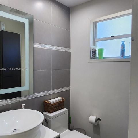 2441 NW 93 104-B, Doral, FL 33172