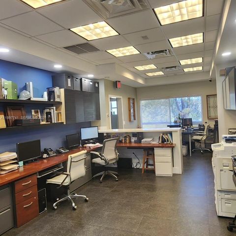 2441 NW 93 104-B, Doral, FL 33172