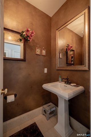 109 Long Meadow Hill Road, Brookfield, CT 06804