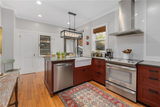 30 Bull Street, Newport, RI 02840