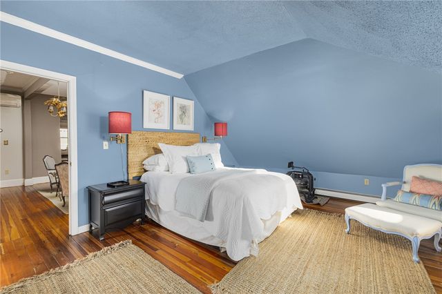 30 Bull Street, Newport, RI 02840