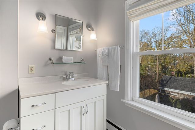 30 Bull Street, Newport, RI 02840