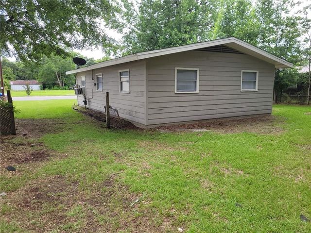 304 Lee Street W, Chickasaw, AL 36611