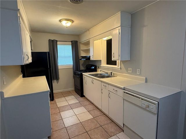 304 Lee Street W, Chickasaw, AL 36611