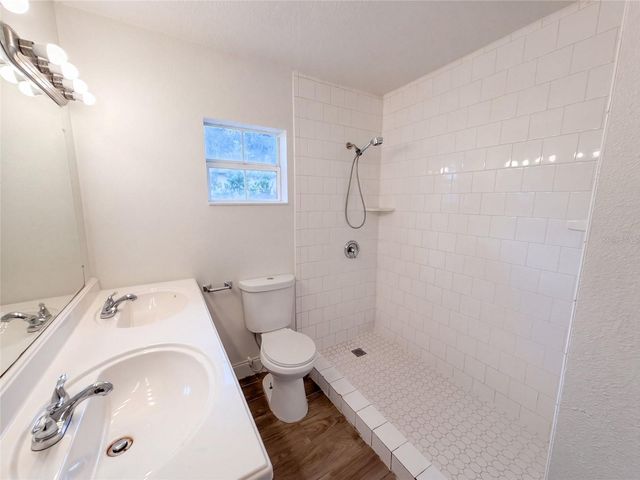 2406 E CURTIS STREET, Tampa, FL 33610